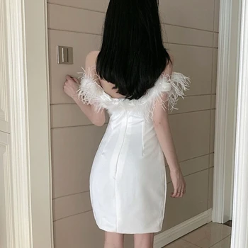 Prom šaty nové príchodu ramena pierko 2022 biely satén backless krátke koktejlové šaty mini večerné šaty módne