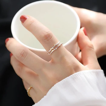 In Príliv Nastaviteľné Strieborné Farebné Krúžky Pre Ženy Jednoduché Temperament Zapojenie Snubné Prstene Módne Šperky Veľkoobchod 2021