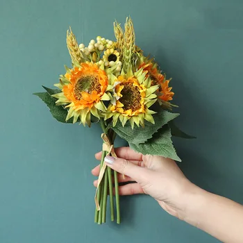 Ručné slnečnice banda s zelené listy a tráva hodváb umelé kvety na svadbu svadobné ruke drží kvetiny