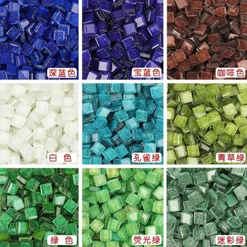 100 g(Cca 100ks) Glitter Lesklé Sklo Čisté Farebné Mozaikové Dlaždice 1 cm Štvorcový Mozaika Kamenná Multi-Farebné Voliteľné DIY Remesiel Materiál