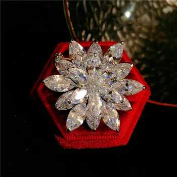 Brošňa Pre Ženy, Strieborná Farba Snowflake CZ Sveter Cardigan Klip Reťazca Brošne Super Svieti Jemné Šperky Drop Shipping