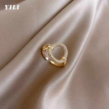 2021 kórejský Micro-intarzované Zirkón Kruh Otvoru Krúžok Módny Cubic Zirconia Kovový Krúžok Sexy Snubné Prstene pre Dievčatá Šperky