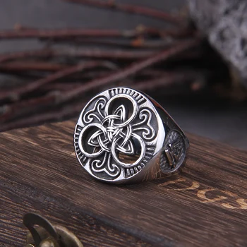Vikingovia Šperky Klasické Celtics Triquetra Symbol Nehrdzavejúcej Ocele Mužov Krúžky Trojice Uzol Krúžok Amulet Šperky s drevené okno